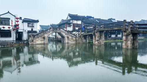 挑高客厅的好处与坏处是什么？挑高客厅的梁能不能拆？